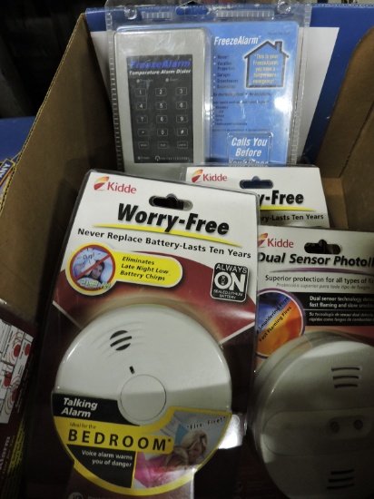 Lot of 4 New Smoke Detectors, Freeze Alarm, 2 Water Alarms