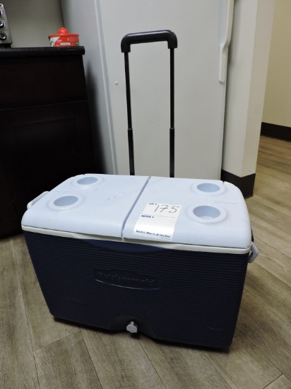 Rubbermaid Rolling Cooler with Folding Handle