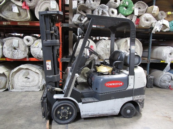 TOWMOTOR Forklift - Model: TGC25 - LP GAS - Unit is NOT Functional, we do not know why.