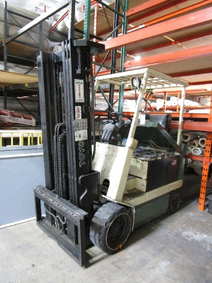 TOYOTA Forklift - Model: 5FBCU30 - ELECTRIC POWERED - Unit is NOT Functional, we do not know why.