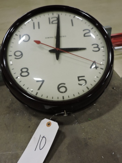 General Electric Old-School Clock / Black - Functions