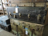 Vintage Trunk -- 40