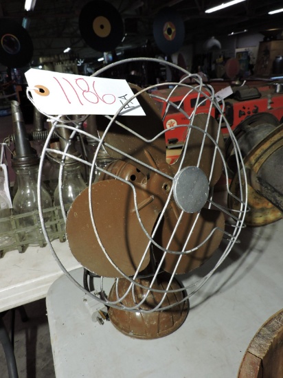 ANTIQUE METAL DESK FAN / NEEDS TO BE RE-WIRED