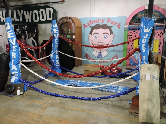 'JOEY BAGGA DONUTS ' - Branded / EVERLAST Boxing / Fighting Ring