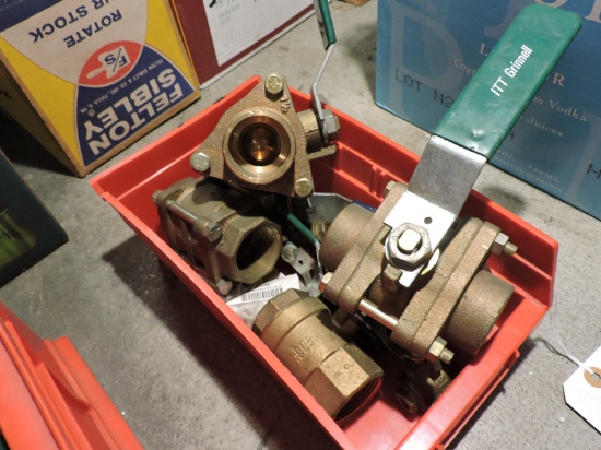 Lot of 1.5" and .25" Ball Valves