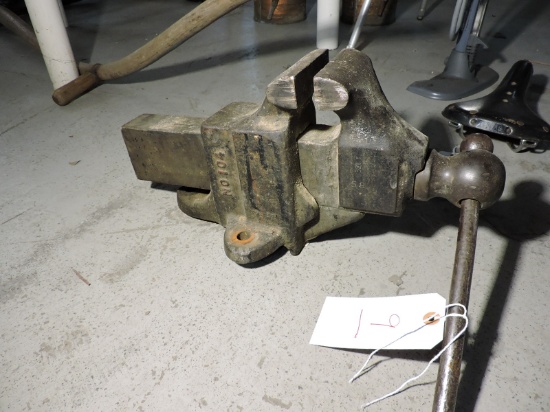 Black Iron Bench Vise