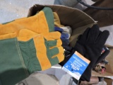6 Pairs of Various Work Gloves and Winter Gloves