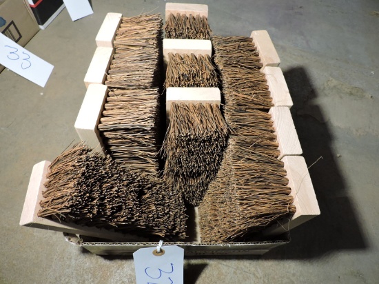 Lot of 7" Rug Cleaning Brush Heads -- NEW -- Total of 11