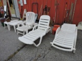 Lot of 3 Plastic Chairs / 7 Plastic Tables