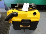 DeWalt Battery / AC Powered shop vac w/ hose