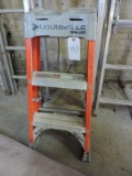 LOUISVILLE Brand 3-Foot Step Ladder / Aluminum & Fiberglass