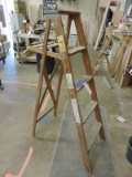 5-Foot Wooden Step Ladder - by Holland / 200LB Rating