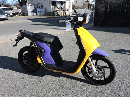 GOVECS FLEX 2.0 - Electric Scooter - Moped / 0.7 Miles / Key, Battery & Charger - Runs Well