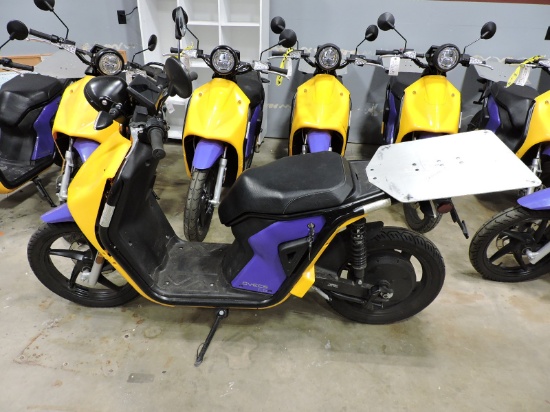 GOVECS FLEX 2.0 - Electric Scooter - Moped / 1799.8 Mi / 2 Keys, Battery & Charger -NOT RUNNING