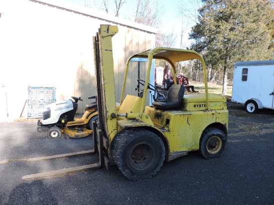 HYSTER H60C Forklift / Heavy Duty Fork Truck - 6000LB Capacity / Gasoline