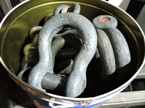 Container Full of Clavis Hitches