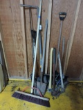 Shovels, Brooms, Log Splitter, etc…. - 12 pieces'lkjhgfdsa