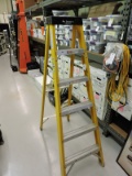 WERNER Electro-Master Non-Conductive 6-Foot Step Ladder / 300 LB Capacity
