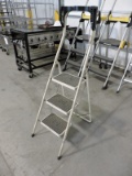 3-Step Folding Utility Ladder / 28