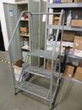 3-Step Rolling Warehouse Stairs / Platform Height: 32