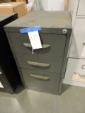 3-Drawer Filing Cabinet / 26