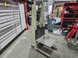 ECONOMY 750 LB Manual-Crank Pallet Lift / Rolling.