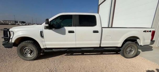 2019 Ford F350 Crew Cab Pickup / 4X4 Gas V8 - Located: Midland, TX