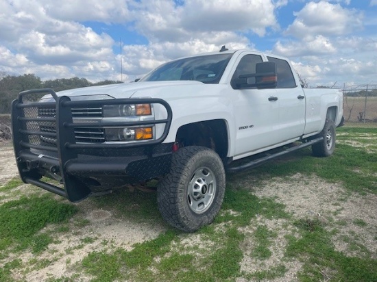 **JUST ADDED**  2017 Chevrolet 2500HD Crew Cab Pickup / 4X4 Gas - Located: Victoria, TX