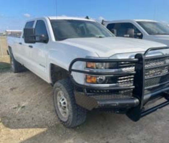 2018 Chevrolet 2500HD  Crew Cab Pickup / 4X4 Gas - Located: Victoria, TX
