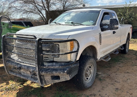 2017 Ford F250 Extra Cab Pickup / 4x4 Gas V8 / Located: Dilley, TX