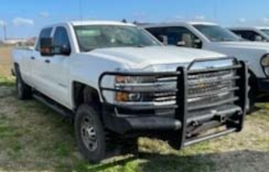 2018 Chevrolet 2500HD Crew Cab Pickup / 4X4 Gas - Located: Victoria, TX