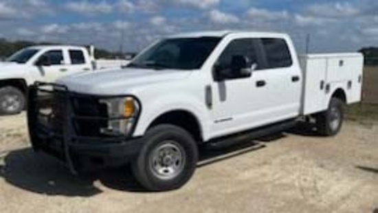 2017 Ford F250 Crew Cab Utility Body / 4X4 DIESEL - Located: Victoria, TX