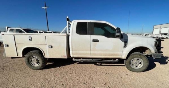 2019 Ford F250 Extended Cab Utility Body / 4X4 Gas - Located: Midland, TX