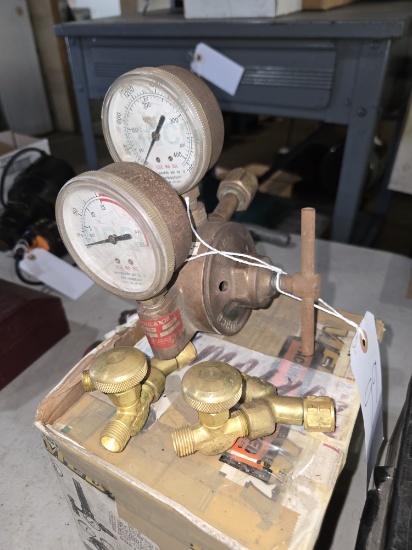 Compressed Gas Gauges and Fittings