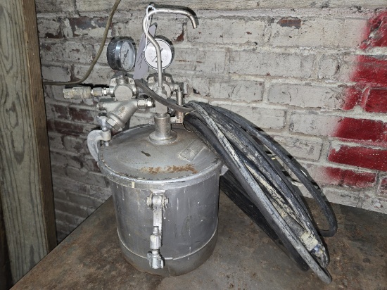 Paint Tank with Hose and Gun - Commercial