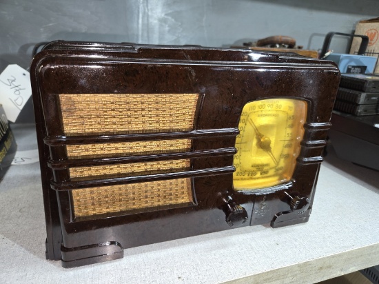 Antique EMERSON Radio - Model 140