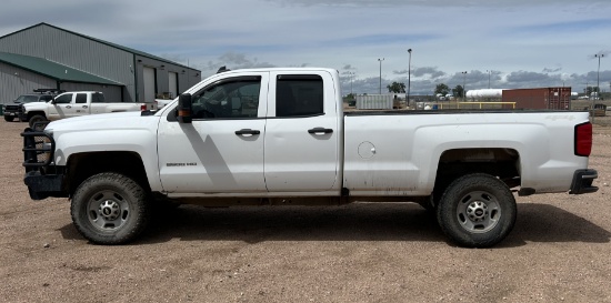 2017 Chevrolet Silverado 2500HD DoubleCab Pickup / 4X4 Gas V8 - Located: Nunn, Colorado