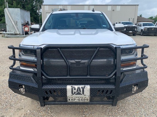 2018 Chevrolet Silverado 1500 CrewCab Pickup / 4X4 Gas V8 - Located: Carthage, Texas
