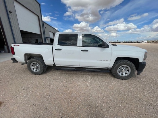 2018 Chevrolet Silverado 1500 CrewCab Pickup / 4X4 Gas V8 - Located: Midland, Texas