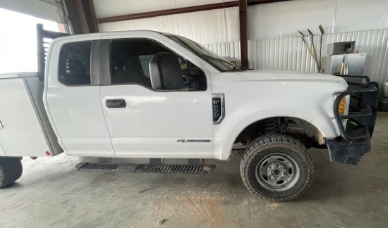 2017 Ford F250 Extended Cab Open Utility Body / 4X4 TURBO-DIESEL - Located: Midland, Texas