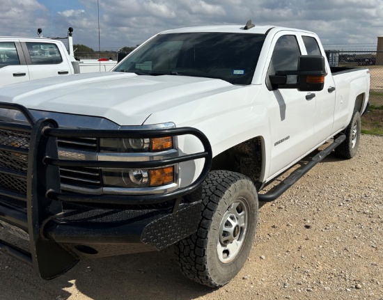 2015 Chevrolet Silverado 2500HD DoubleCab Pickup / 4X4 Gas V8 - Located: Victoria, Texas