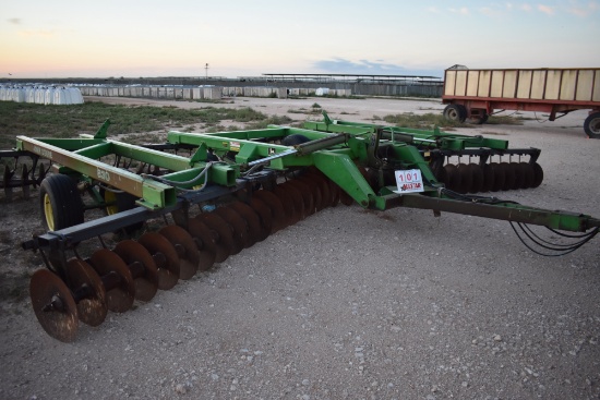 John Deere 630 Disc