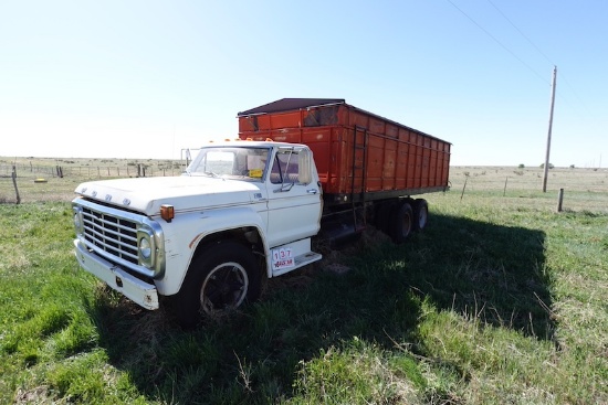 1975 Ford F700 Grain Truck