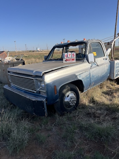 Chevy 350 Tow Truck