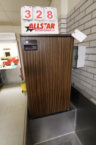GE Apartment Refrigerator  (Good)