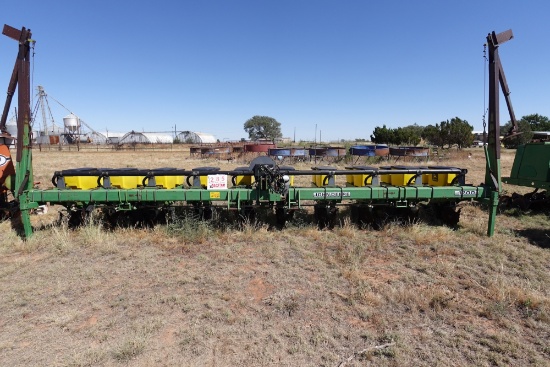 John Deere 1700 Planter