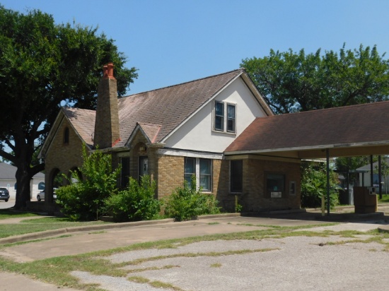 974 E. AUSTIN STREET, GIDDINGS TEXAS; COMMERCIAL OFFICE &/or LOTS ON HWY 290- AUSTIN-HOUSTON ROUTE