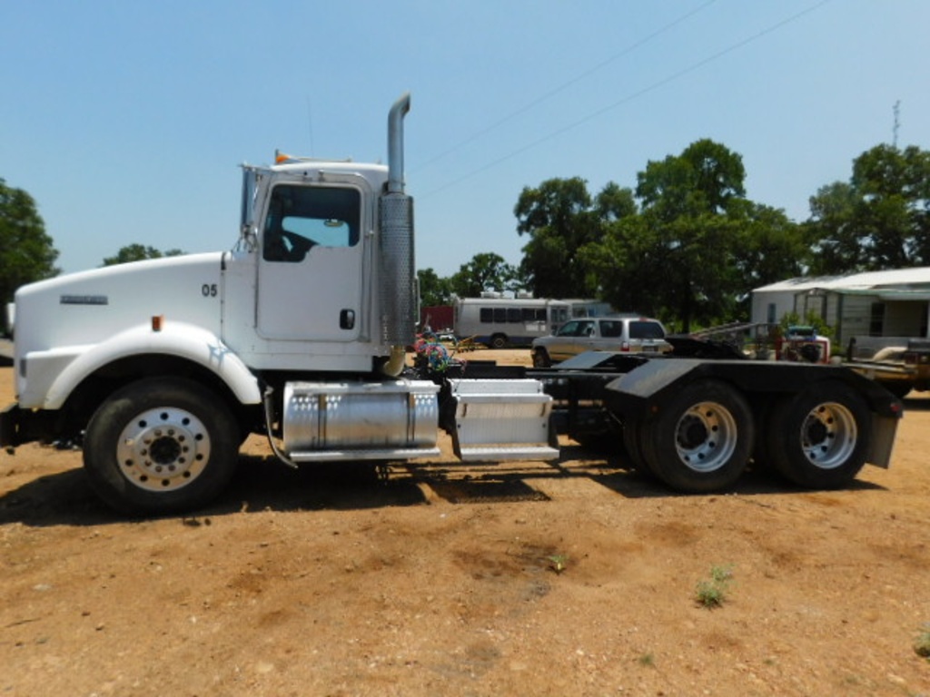 11/05 KENWORTH TRUCK TRACTOR