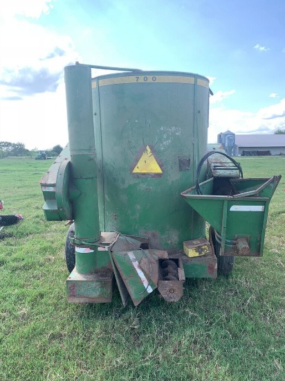 *NOT SOLD*JOHN DEERE 700 GRINDER MIXER