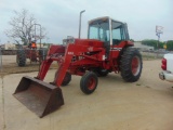 NOT SOLD INTERNATIONAL 886 TRACTOR WITH LOADER EZEE-ON 2000